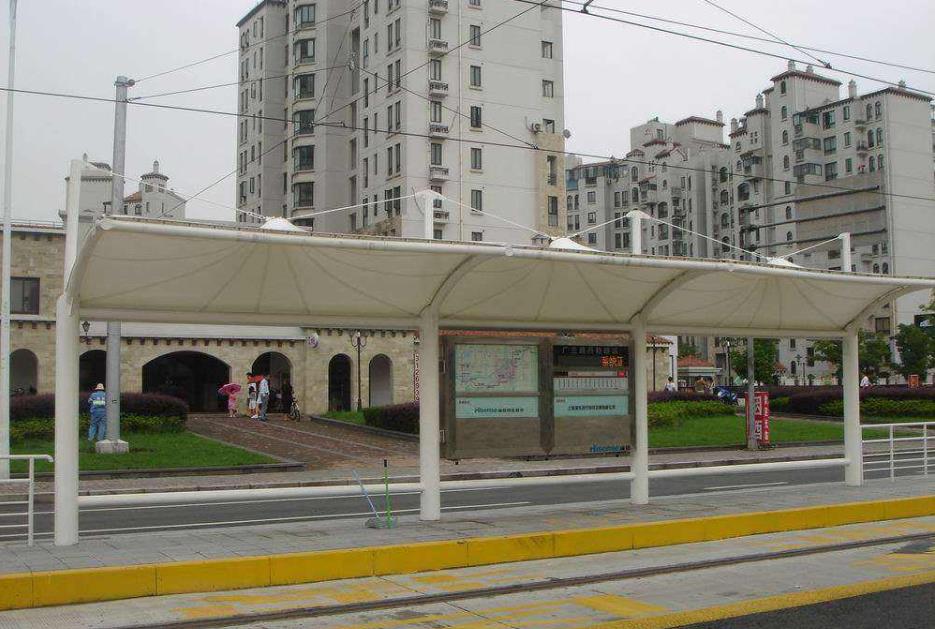 公交站臺(tái)膜結(jié)構(gòu)車棚